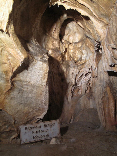 'Sitzendes Skelett' in der Nixhöhle