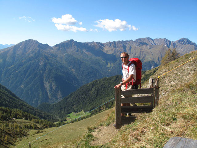 Ich am Pfunderer H&ouml;henweg zwischen Gampisalm und Gitsch-Schupfen (2. Okt.)