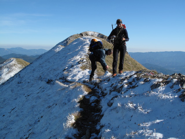 Erich und Sonja auf Weg 689 zwischen Vordernberger Mauer und Vordernberger Zinken (15. Okt.)
