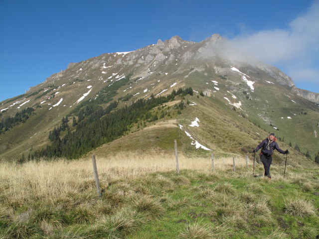 Sonja auf Weg 681 zwischen Abtreibsattel und Kreuzsattel (16. Okt.)