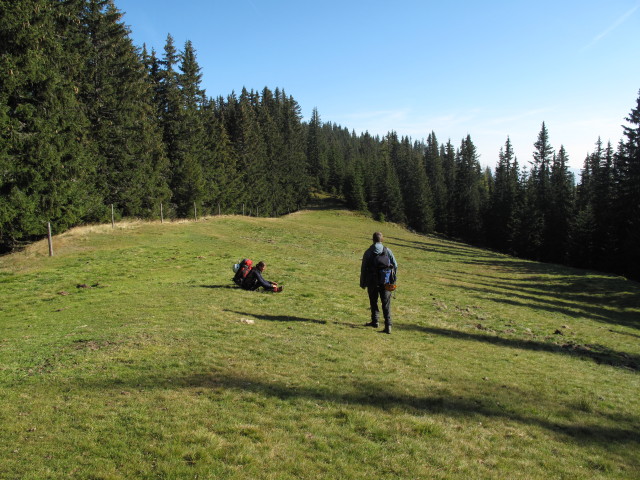 Sonja und Erich auf Weg 681 zwischen Graskogelhütte und Walcherkogel (16. Okt.)