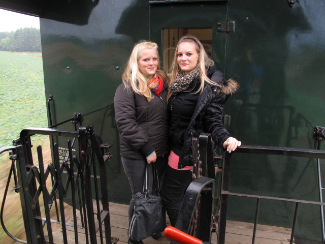 Viktoria und Katharina im R 16970 'Reblaus-Express' zwischen Langau und Geras-Kottaun