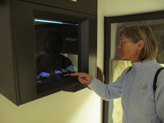 Krahuletz-Museum: Mama im 'Mineralogischen Schatzk&auml;stchen'