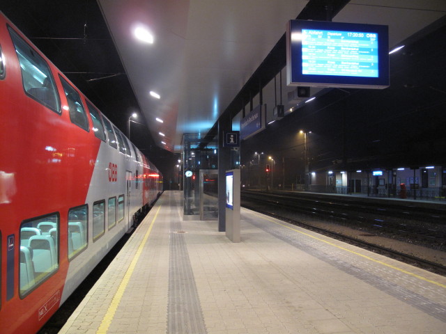 R 2358 im Bahnhof Payerbach-Reichenau, 494 m