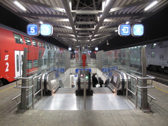 Hauptbahnhof Wiener Neustadt, 268 m