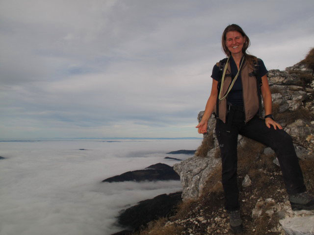 Sonja auf Weg 820 zwischen Mahdlschneid und Dachsteinblick