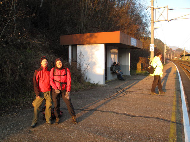 Christoph und Gudrun im Bahnhof Langenwang, 637 m