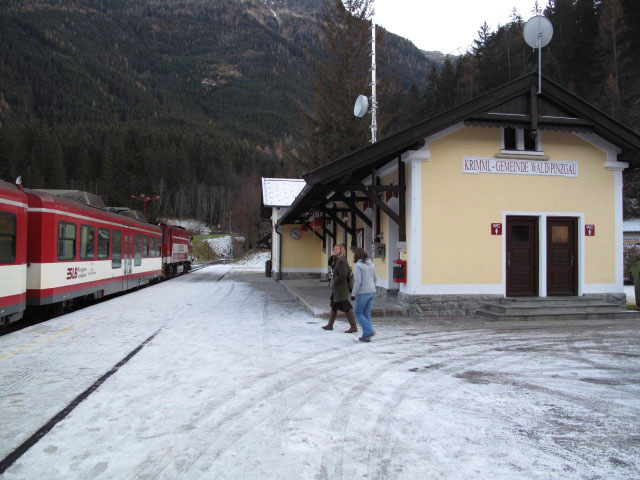 R 3325 im Bahnhof Krimml, 911 m