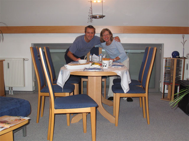 Ich und Mama in meiner Wohnung