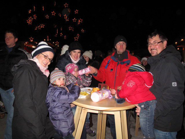 Katrin, Anja-Liv, Katja-Lin, Kerstin, Stefan, Tim und Johannes auf der Genussmeile