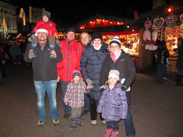 Johannes, Tim, Stefan, Katja-Lin, ich, Kerstin, Anja-Liv und Katrin am Wiener Christkindlmarkt
