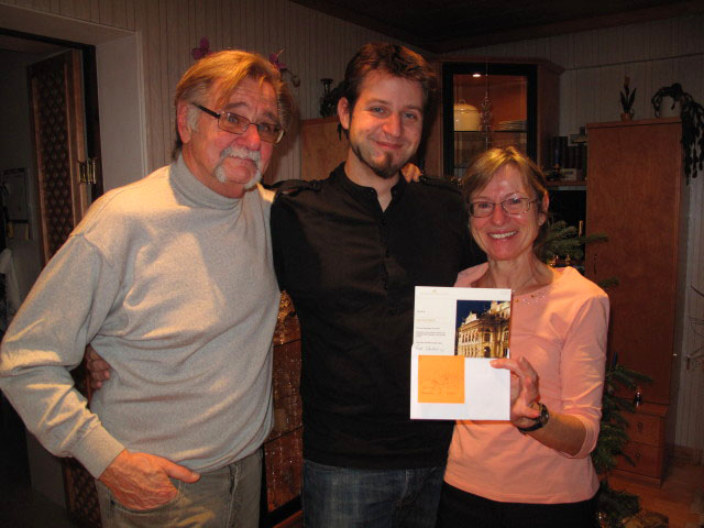 Papa, Markus und Mama im Haus meiner Eltern