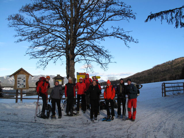 Peter, Claudia, Manuela, Gabriela, Stefan, Marion, Michael, Christina, Sonja und Helmut am Parkplatz Ganzalm (31. Dez.)