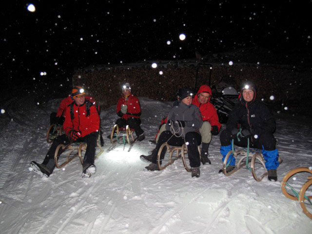 Peter, Manuela, Claudia, Stefan und Sonja beim Roseggerhaus, 1.586 m (31. Dez.)