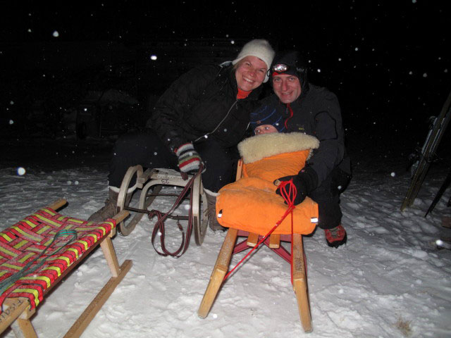 Marlies, Alexander und Andreas beim Roseggerhaus, 1.586 m (31. Dez.)