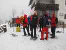 Christina, Manuela, Gabriela, Peter, Marion, Helmut und Stefan bei der Ganzalmhütte, 1.389 m (1. Jän.)