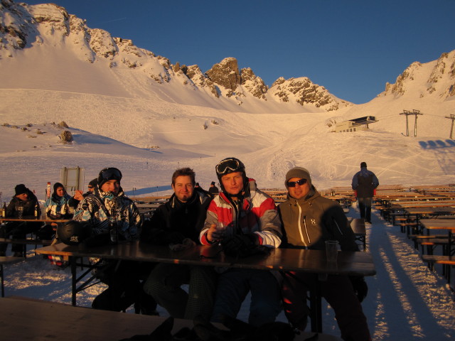 Thomas, Markus, Enrico und Manuel bei der Ulmer H&uuml;tte, 2.279 m (14. J&auml;n.)