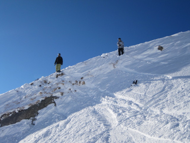 Markus und Thomas neben der Abfahrt 'Madloch - Z&uuml;rser See' (15. J&auml;n.)