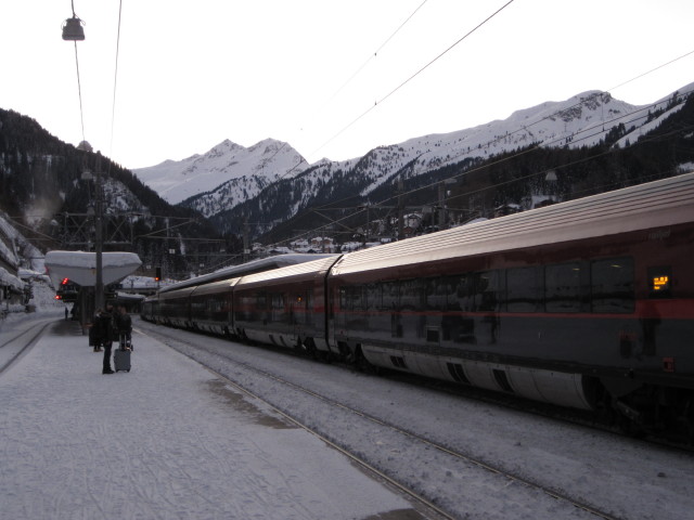 RJ 564 im Bahnhof St. Anton am Arlberg, 1.309 m (15. Jän.)