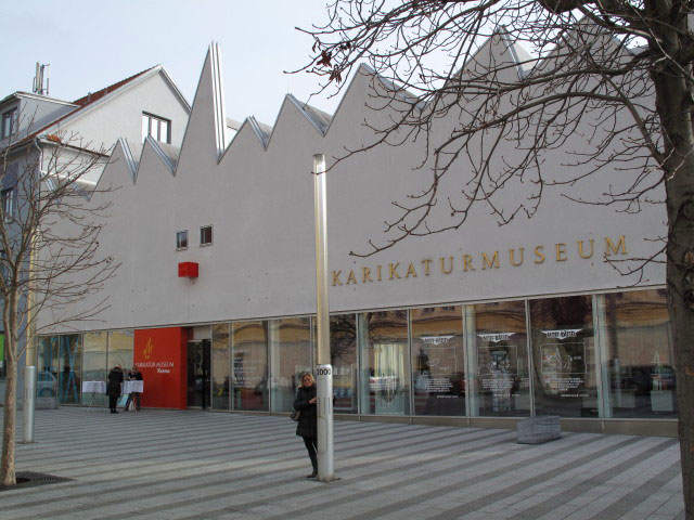 Mama beim Karikaturmuseum