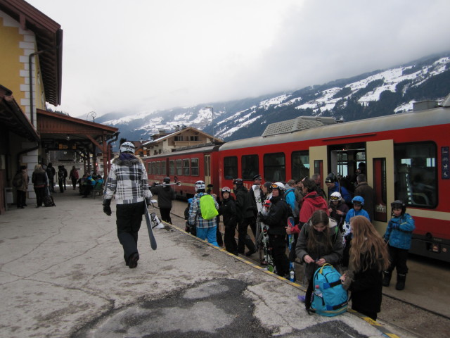 R 159 im Bahnhof Zell am Ziller, 560 m (5. März)