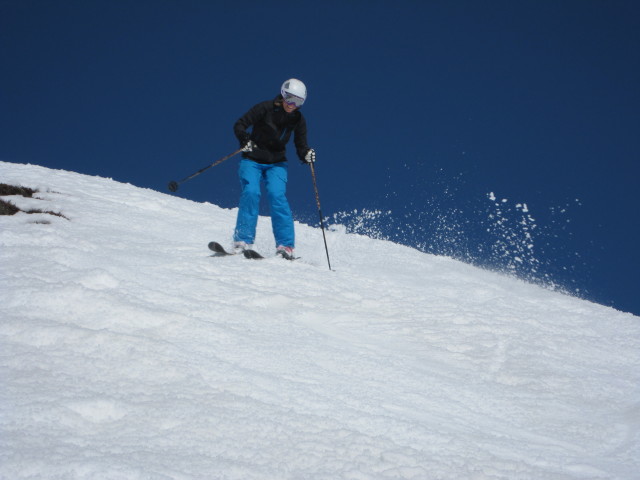 Irina neben der Piste 16 (16. März)