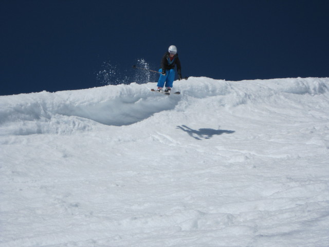 Irina neben der Piste 16 (16. März)