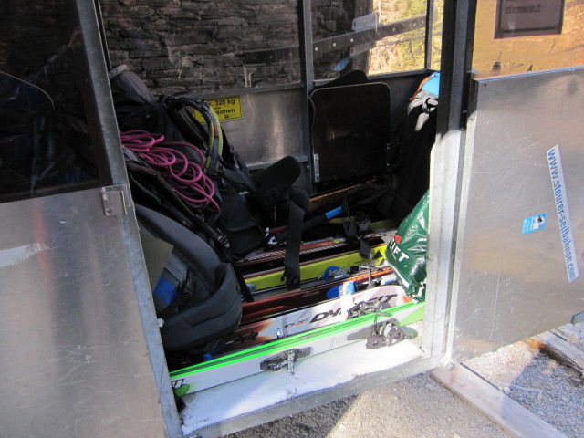 Talstation der Materialseilbahn Essener-Rostocker-H&uuml;tte, 1.551 m (1. Apr.)