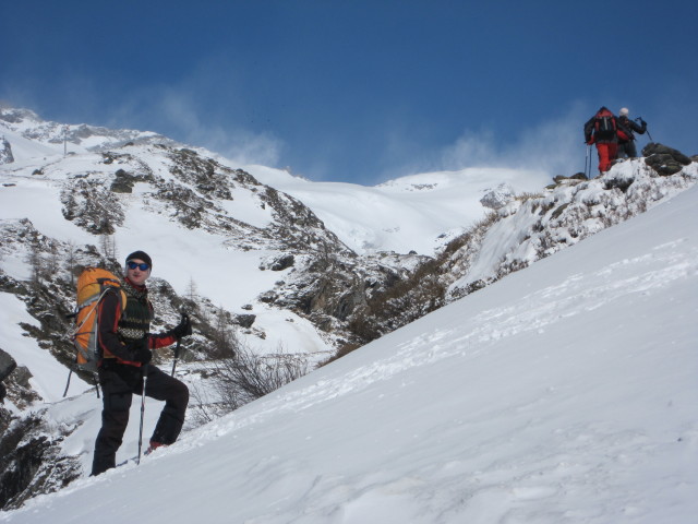 Christoph, Klaus und Siegbert bei der Ochsnerh&uuml;tte, 1.948 m (1. Apr.)
