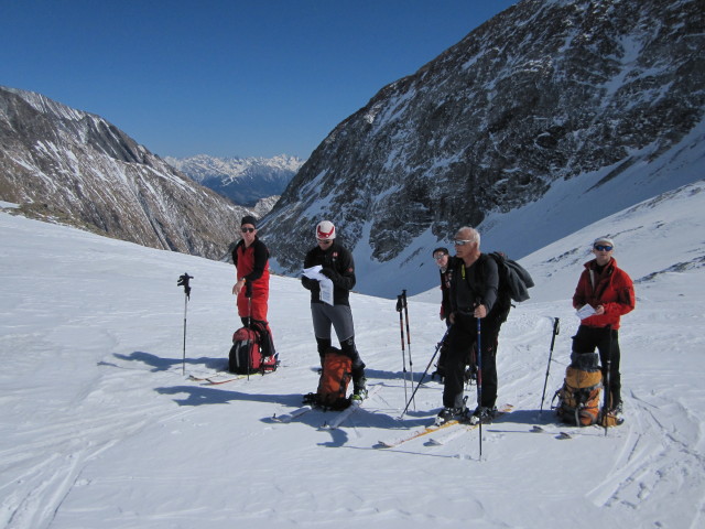 Klaus, Siegbert, Gudrun, Gerwalt und Christoph bei die K&ouml;pfe (1. Apr.)