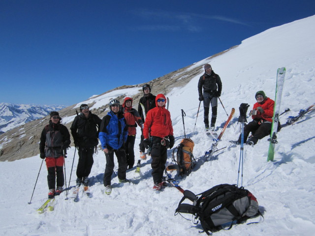 Klaus, Gerwalt, ich, Michaela, Norbert, Christoph, Siegbert und Gudrun zwischen Westlicher Simonyspitze und Umbalkees (2. Apr.)