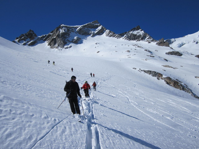 Klaus, Gerwalt, Gudrun, Norbert, Christoph und Michaela zwischen Reggent&ouml;rl und Simonysee (2. Apr.)