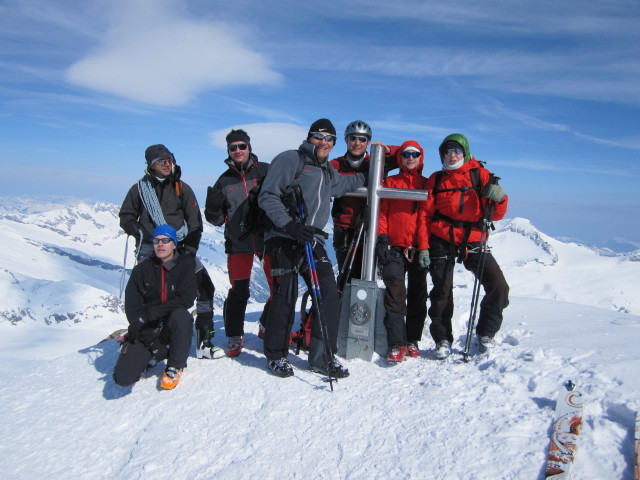 Siegbert, Norbert, Klaus, Gerwalt, ich, Christoph und Gudrun am Gro&szlig;en Geiger, 3.360 m (3. Apr.)