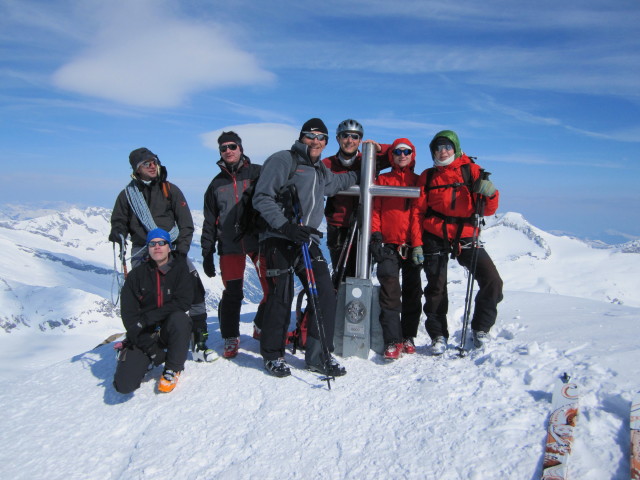 Siegbert, Norbert, Klaus, Gerwalt, ich, Christoph und Gudrun am Gro&szlig;en Geiger, 3.360 m (3. Apr.)