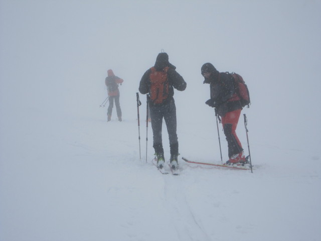 Michaela, Siegbert und Klaus zwischen Essener-Rostocker-H&uuml;tte und Simonysee (5. Apr.)