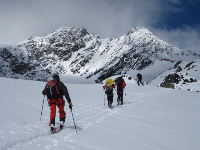 Klaus, Christoph, Michaela und Gudrun zwischen bei die K&ouml;pfe und N&ouml;rdlichem Malhamkees (6. Apr.)