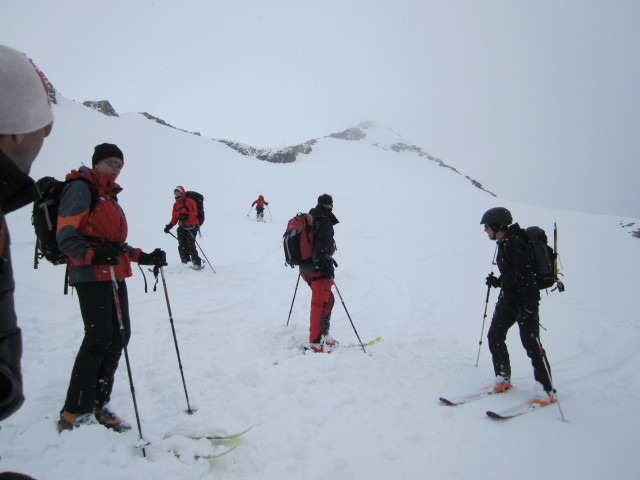 Siegbert, Michaela, Gudrun, Christoph, Klaus und Norbert am S&uuml;dlichen Malhamkees (6. Apr.)