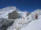 Gerwalt, Siegbert, Gudrun und Christoph bei der Essener-Rostocker-Hütte, 2.207 m (1. Apr.)