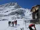 Norbert, Siegbert, Gudrun, Klaus, Michaela, Gerwalt und Christoph bei der Essener-Rostocker-Hütte, 2.207 m (1. Apr.)