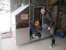 Siegbert in der Bergstation der Materialseilbahn Essener-Rostocker-Hütte, 2.207 m (7. Apr.)