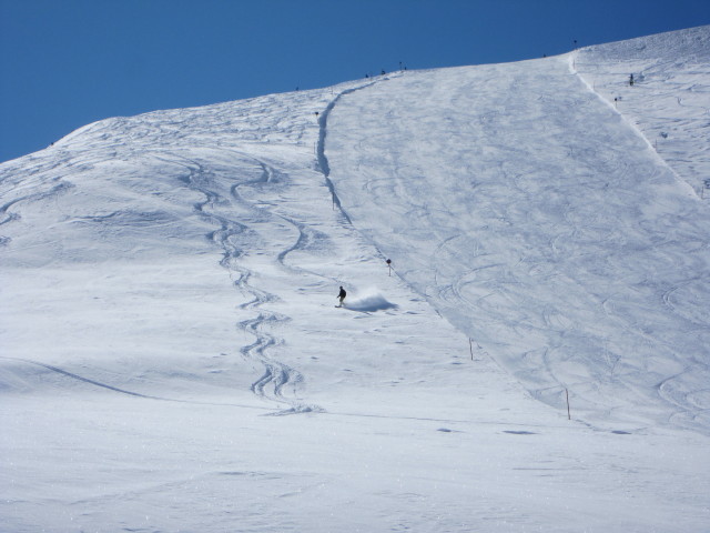 Markus neben der Piste 21 (21. Apr.)