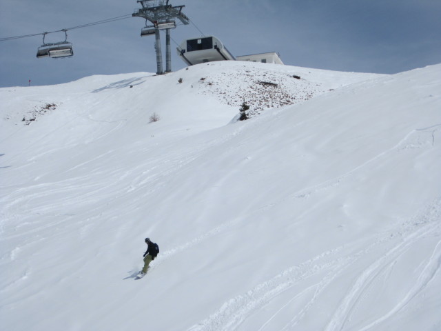 Markus neben der Piste 30 (21. Apr.)