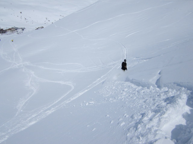 Markus neben der Piste 69b (22. Apr.)