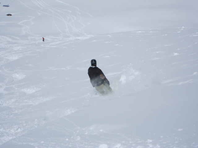Markus neben der Piste 69b (22. Apr.)