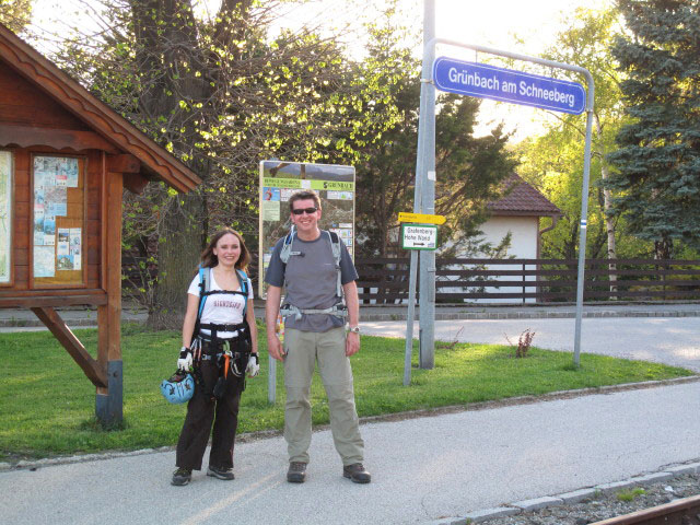 Diana und John im Bahnhof Grünbach am Schneeberg, 557 m