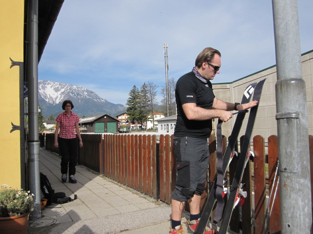 Erich im Bahnhof Puchberg am Schneeberg, 577 m