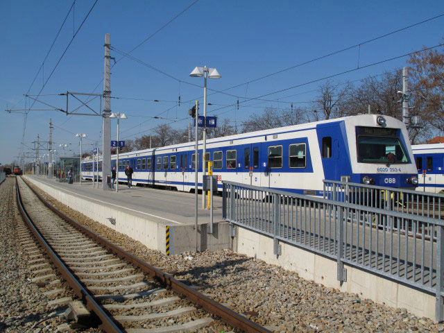 6020 293-4 als S 28681 im Bahnhof Laa an der Thaya, 184 m (9. Apr.)