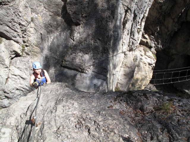 ÖTK-Klettersteig: Barbara zwischen zweiter und dritter Seilbrücke