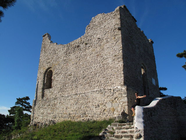 Daniela in der Ruine M&ouml;dling