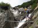 Wasserfall-Klettersteig: Kathrin auf der Brücke